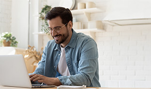 Docentes especialistas en sus rubros y certificados en enseñanza online.​