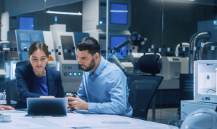 Accede a softwares de vanguardia gracias a nuestros convenios con Microsoft y Oracle. 