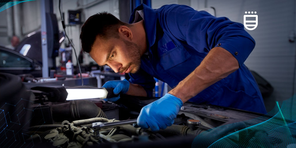 Qué hace un mecánico automotriz?👩‍🔧 | Noticias Cibertec